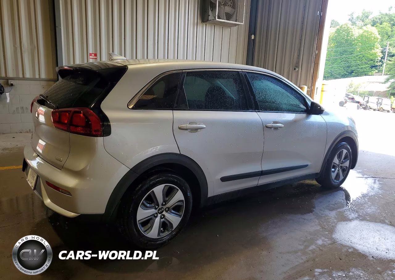 2018 Kia Niro Fe VIN:KNDCB3LC8J5210106 - 3