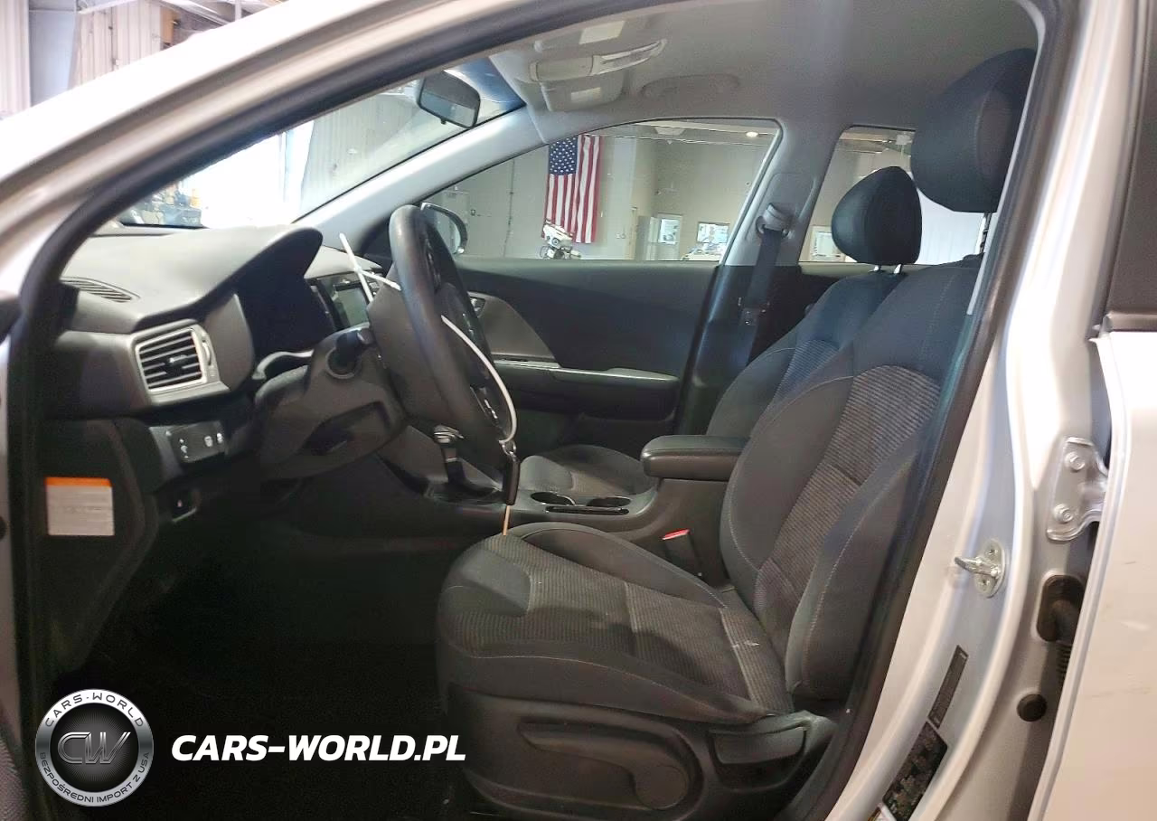 2018 Kia Niro Fe VIN:KNDCB3LC8J5210106 - 7