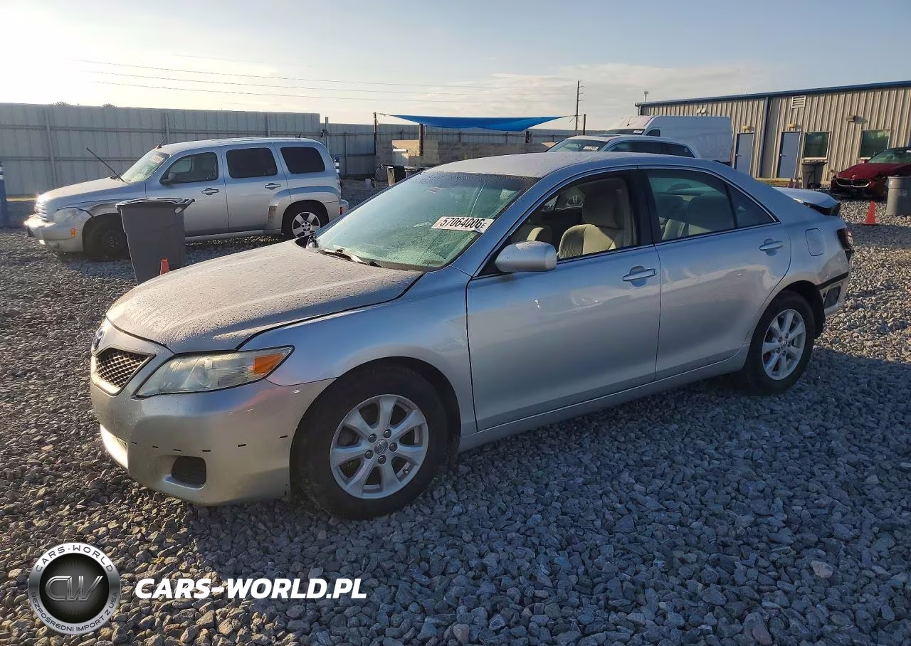 2010 Toyota Camry Le – zdjęcie 1 z 12