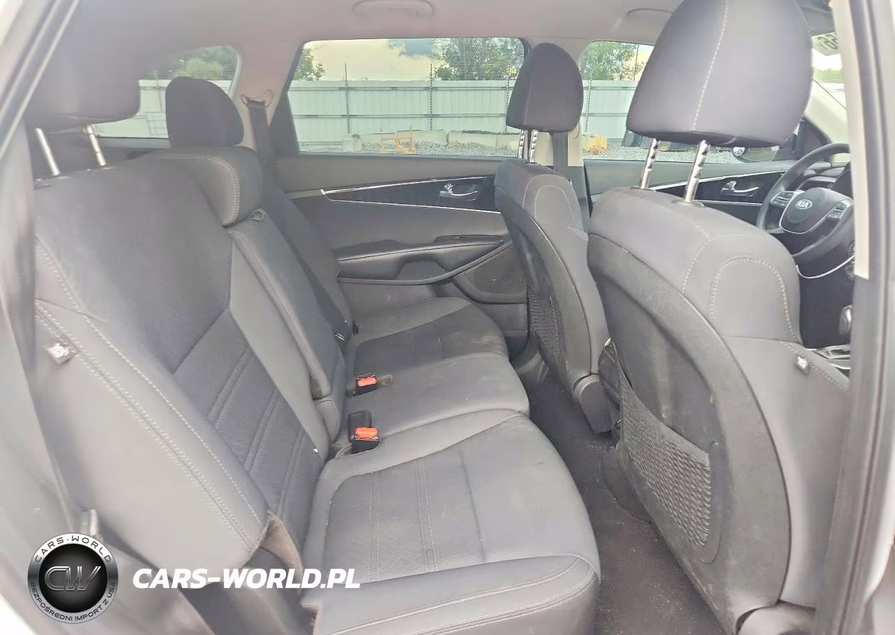 2019 Kia Sorento Lx VIN:5XYPGDA38KG501824 - 11