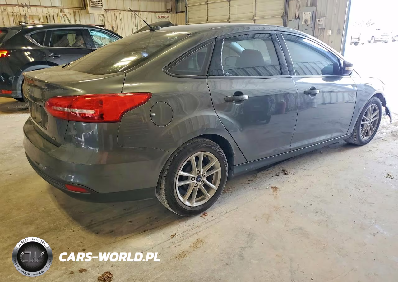 2017 Ford Focus Se VIN:1FADP3F29HL303527 - 3