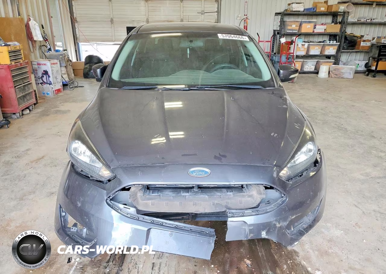 2017 Ford Focus Se VIN:1FADP3F29HL303527 - 5