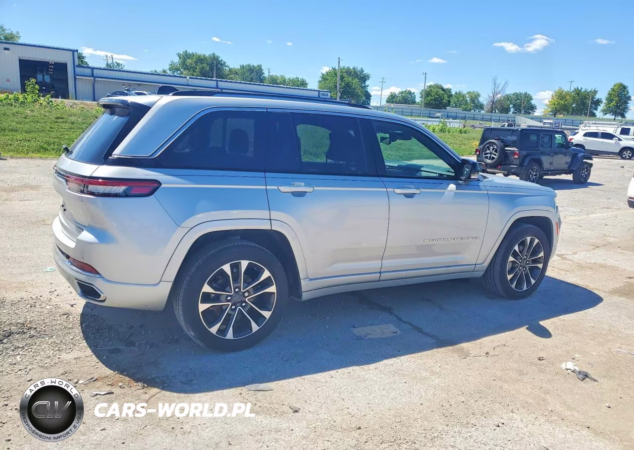2023 Jeep Grand Cherokee Overland VIN:1C4RJHDG8P8769402 - 3