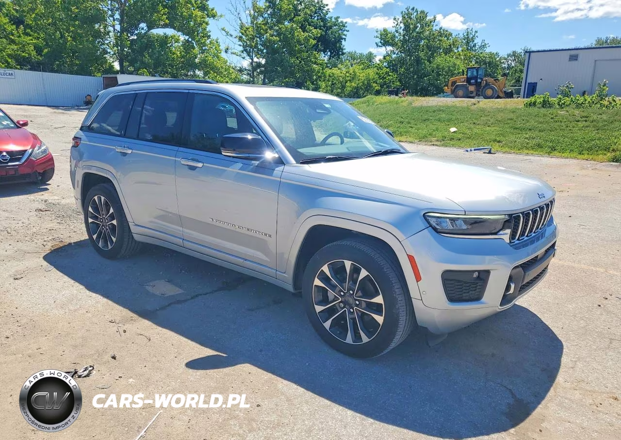 2023 Jeep Grand Cherokee Overland VIN:1C4RJHDG8P8769402 - 4
