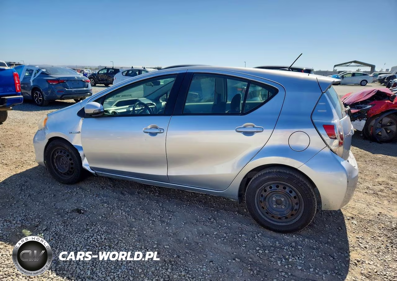 2013 Toyota Prius C Three VIN:JTDKDTB33D1048131 - 2