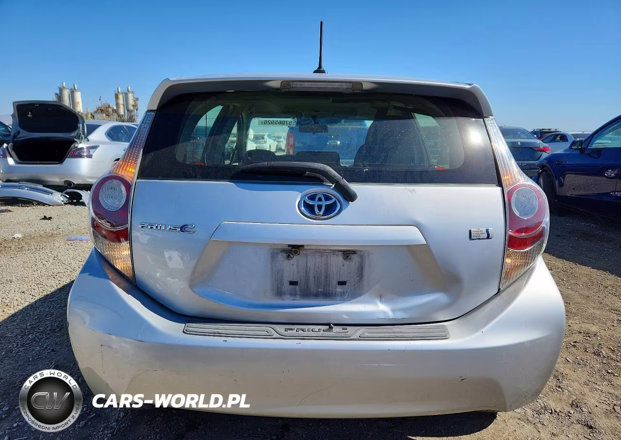 2013 Toyota Prius C Three VIN:JTDKDTB33D1048131 - 6