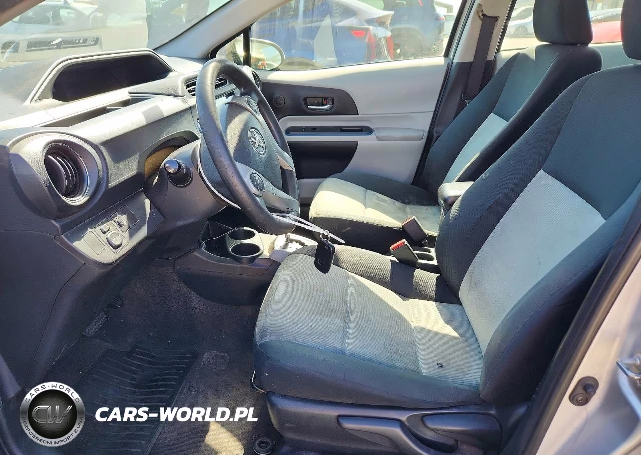 2013 Toyota Prius C Three VIN:JTDKDTB33D1048131 - 7