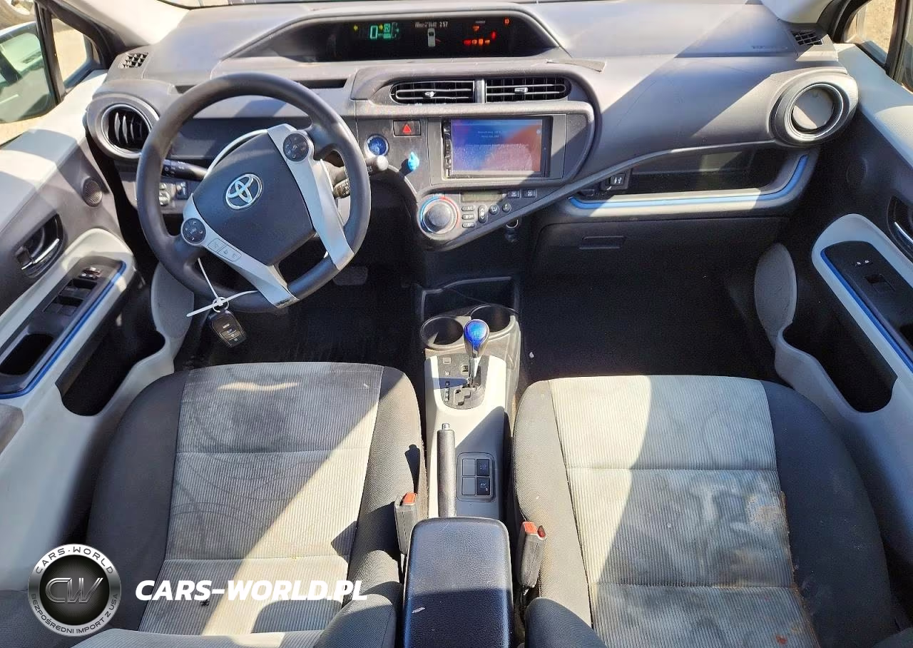 2013 Toyota Prius C Three VIN:JTDKDTB33D1048131 - 8