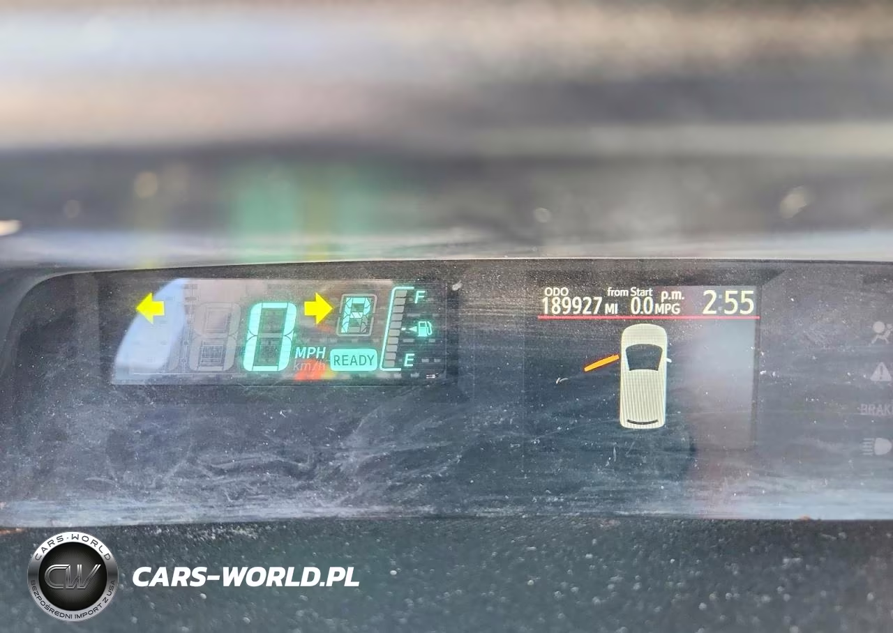 2013 Toyota Prius C Three VIN:JTDKDTB33D1048131 - 9