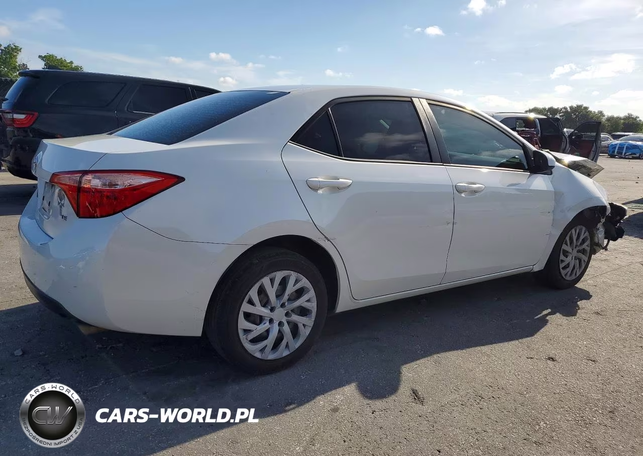 2019 Toyota Corolla Le VIN:5YFBURHE3KP936303 - 3