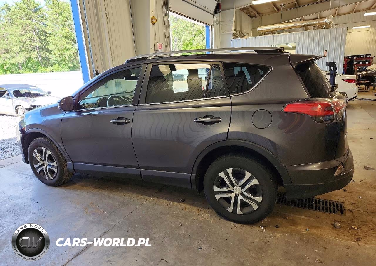 2018 Toyota Rav4 Le VIN:JTMBFREV8JJ243776 - 2