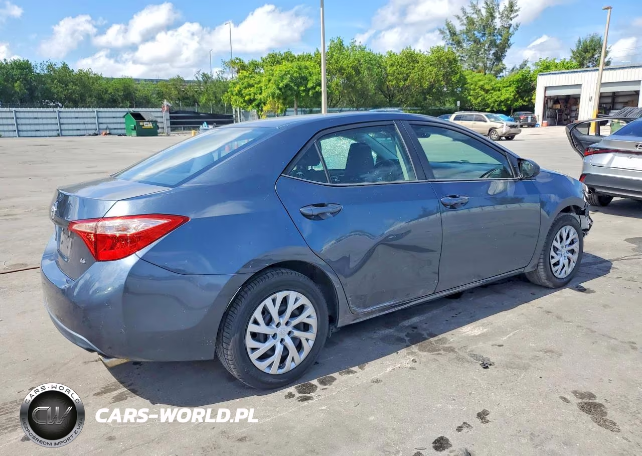 2018 Toyota Corolla Le VIN:2T1BURHE3JC115362 - 3