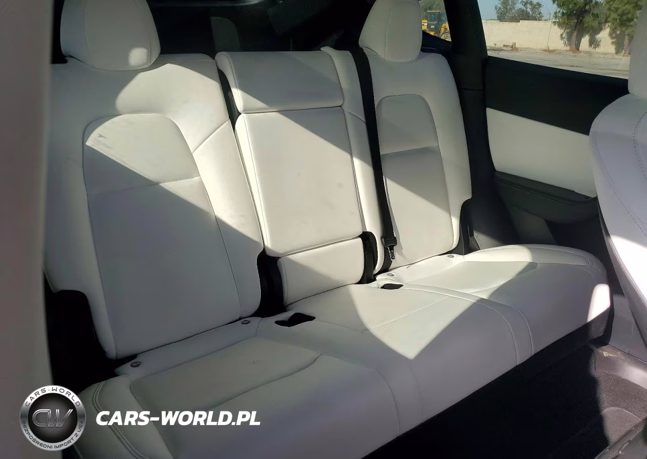 2021 Tesla Model Y VIN:5YJYGDEE6MF138384 - 10