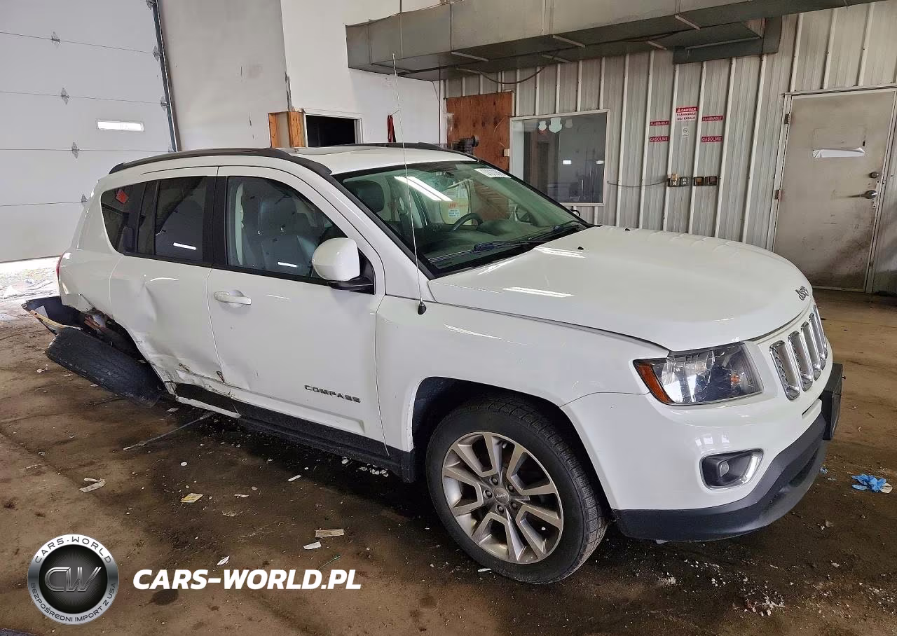 2016 Jeep Compass Latitude VIN:1C4NJCEA2GD678533 - 4