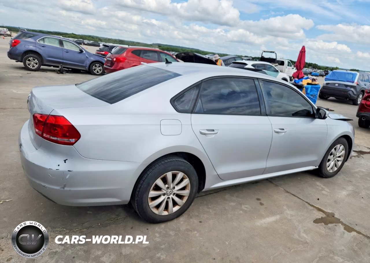 2013 Volkswagen Passat S VIN:1VWAH7A30DC018563 - 3