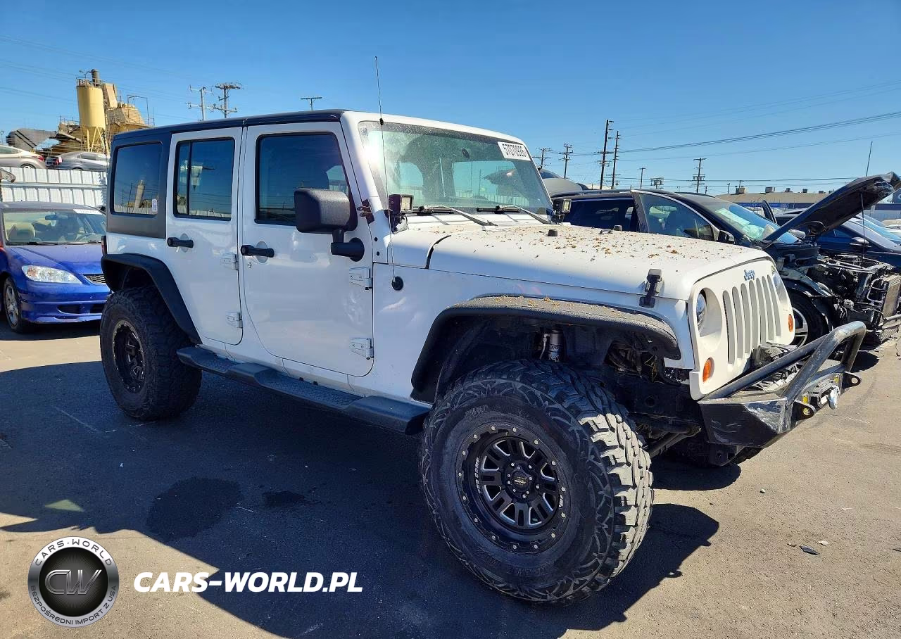 2013 Jeep Wrangler Unlimited Sport VIN:1C4BJWDG9DL590218 - 4