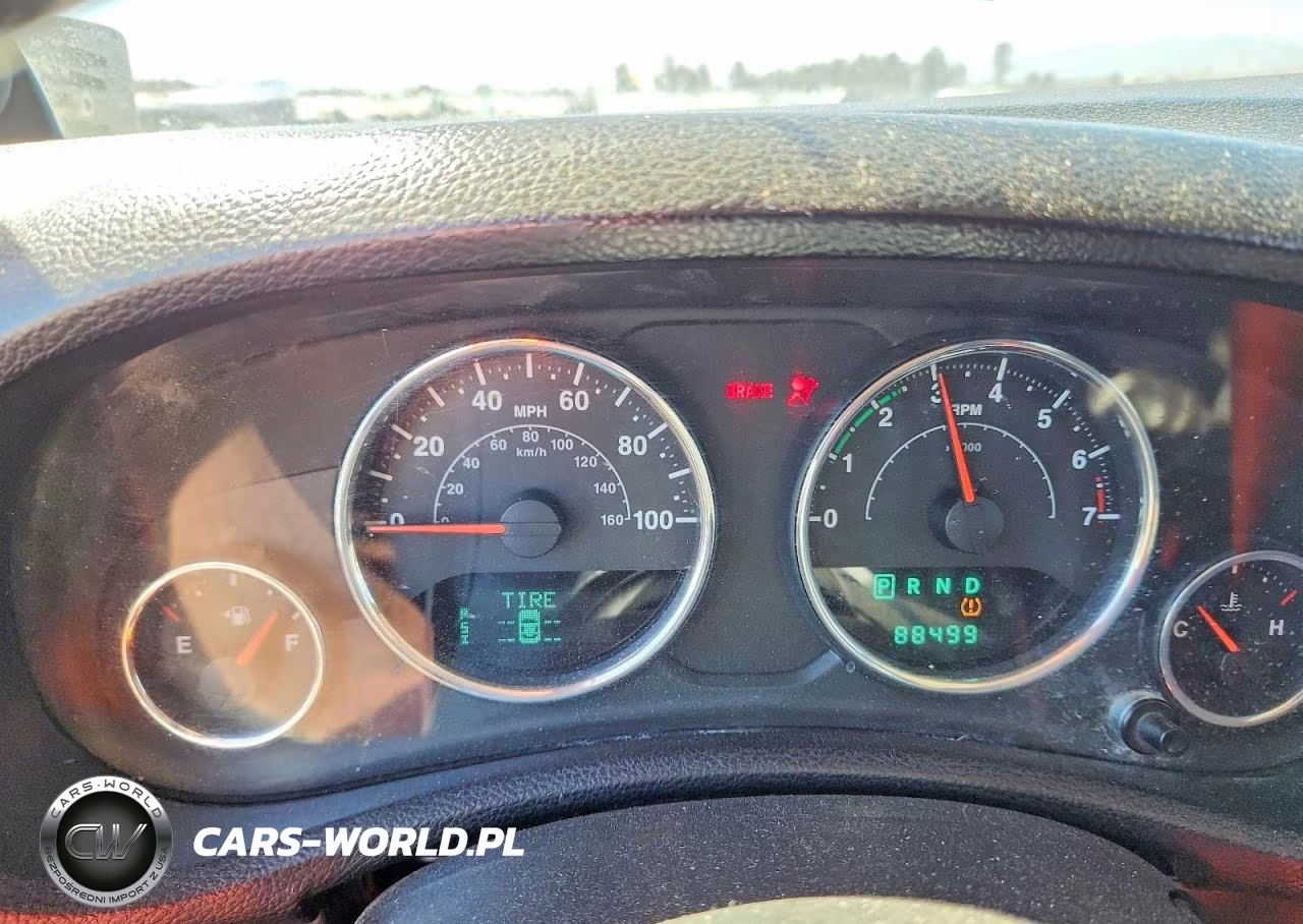 2013 Jeep Wrangler Unlimited Sport VIN:1C4BJWDG9DL590218 - 9