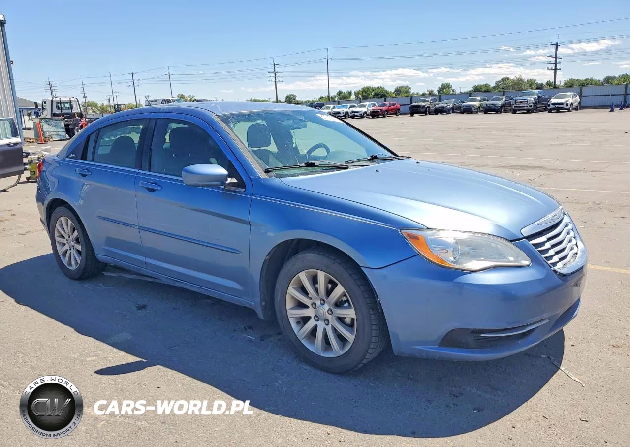 2011 Chrysler 200 Touring VIN:1C3BC1FG8BN553614 - 4