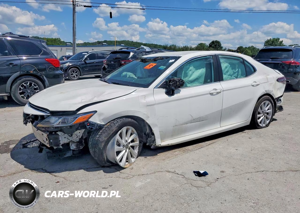 2022 Toyota Camry Le – zdjęcie 1 z 12