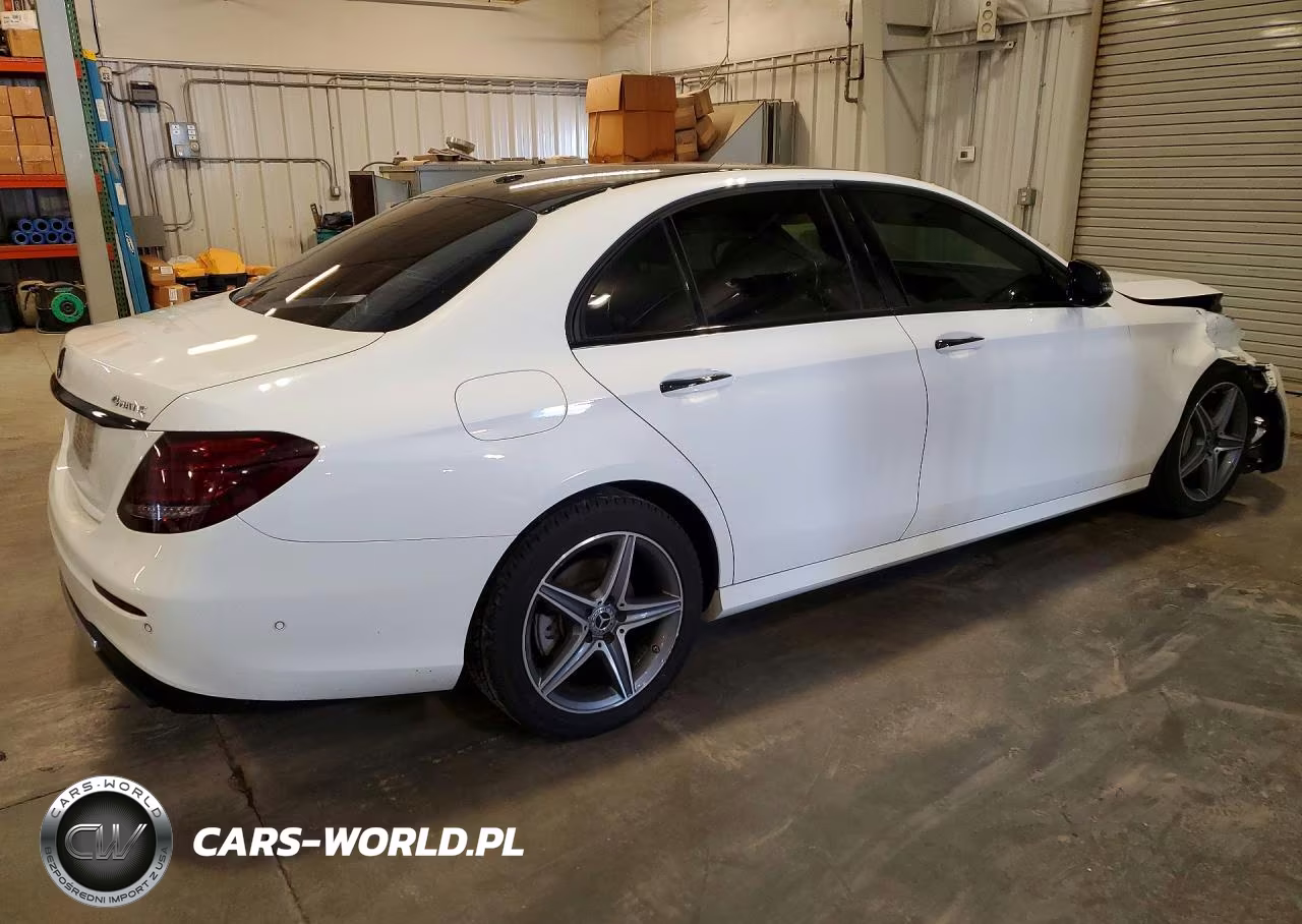 2018 Mercedes-Benz E 300 4Matic VIN:WDDZF4KB1JA381693 - 3