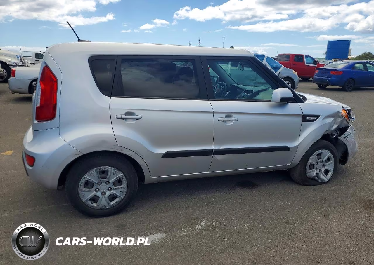 2013 Kia Soul Base VIN:KNDJT2A55D7584359 - 3