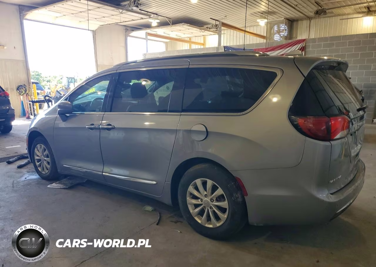 2018 Chrysler Pacifica Touring L VIN:2C4RC1BG0JR119060 - 2