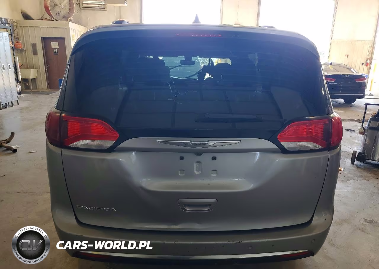 2018 Chrysler Pacifica Touring L VIN:2C4RC1BG0JR119060 - 6