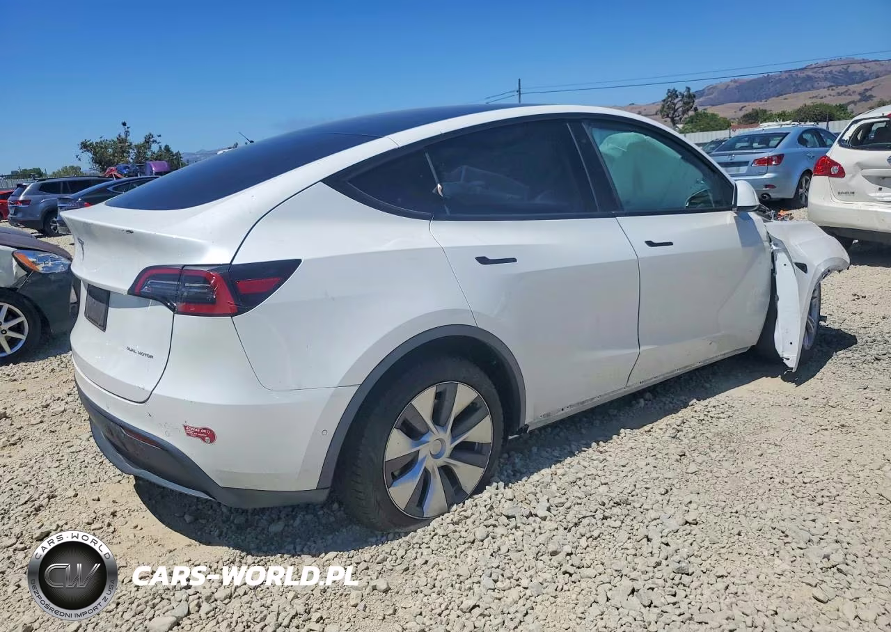 2021 Tesla Model Y VIN:5YJYGDEE1MF263146 - 3