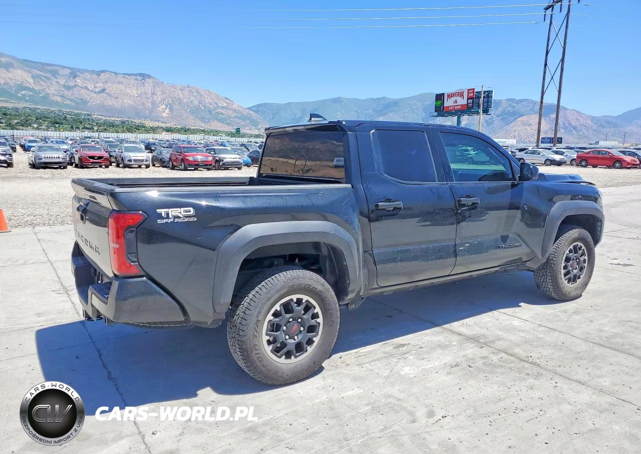 2025 Toyota Tacoma Trd Off-Road VIN:3TMLB5JN9SM152163 - 3