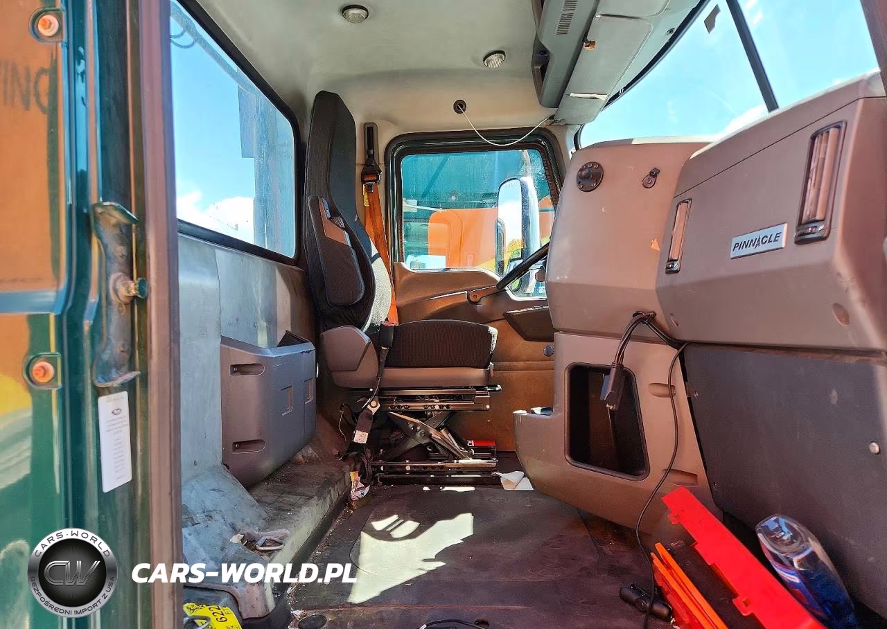 2017 Mack Cxu612 Semi Truck VIN:1M1AW01X6HM009644 - 5