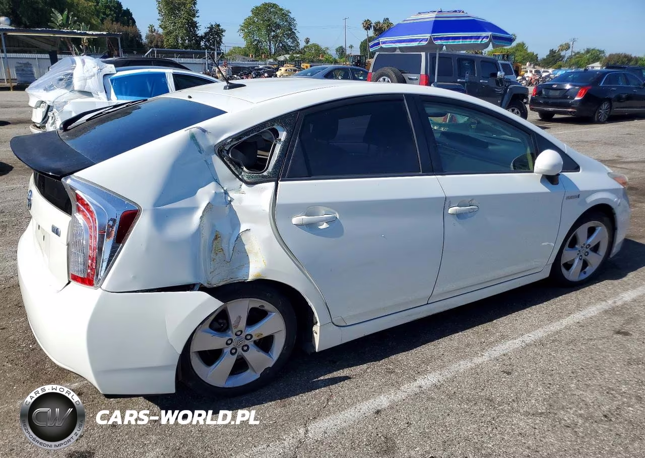 2014 Toyota Prius Five VIN:JTDKN3DU2E1755337 - 3