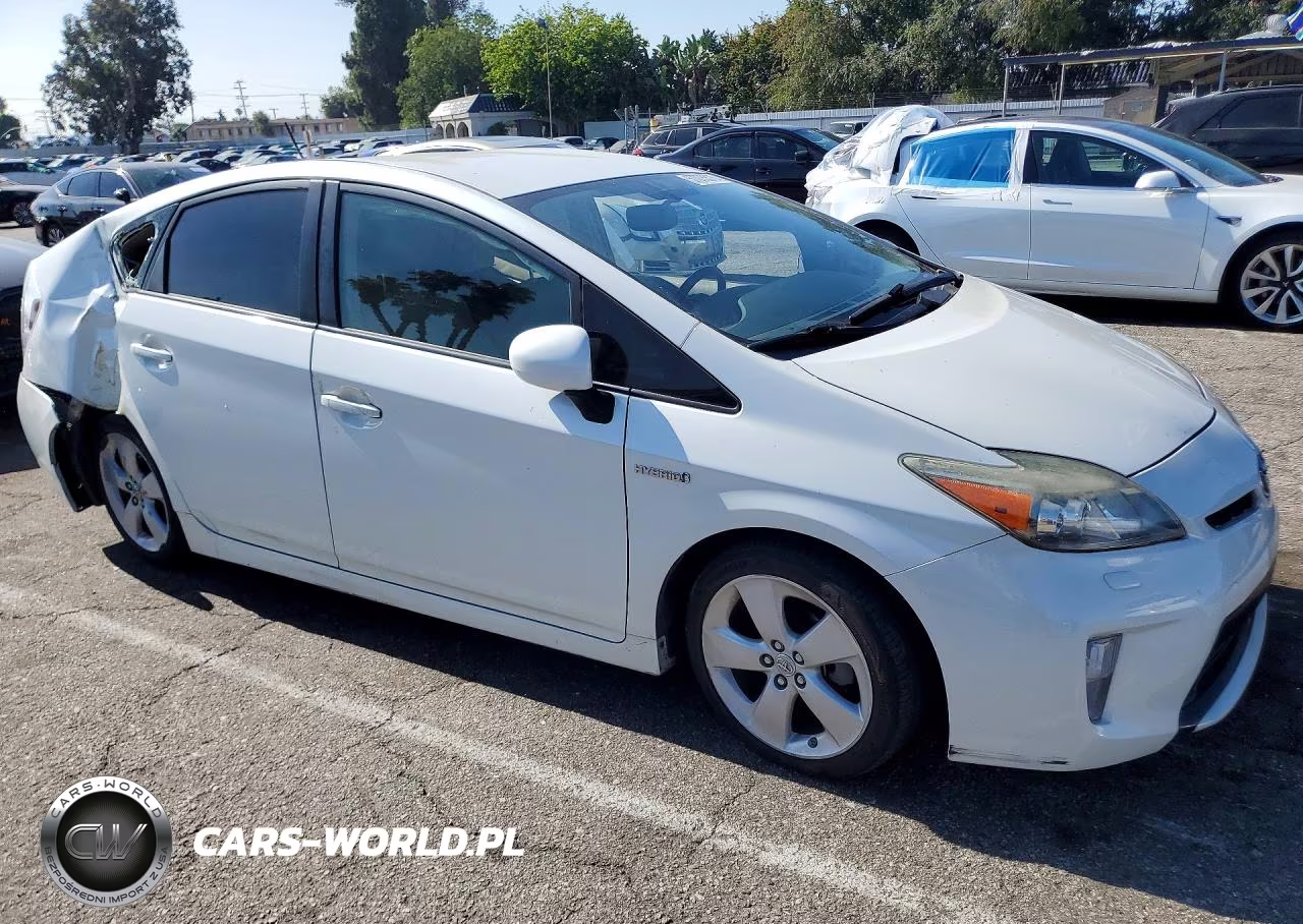 2014 Toyota Prius Five VIN:JTDKN3DU2E1755337 - 4