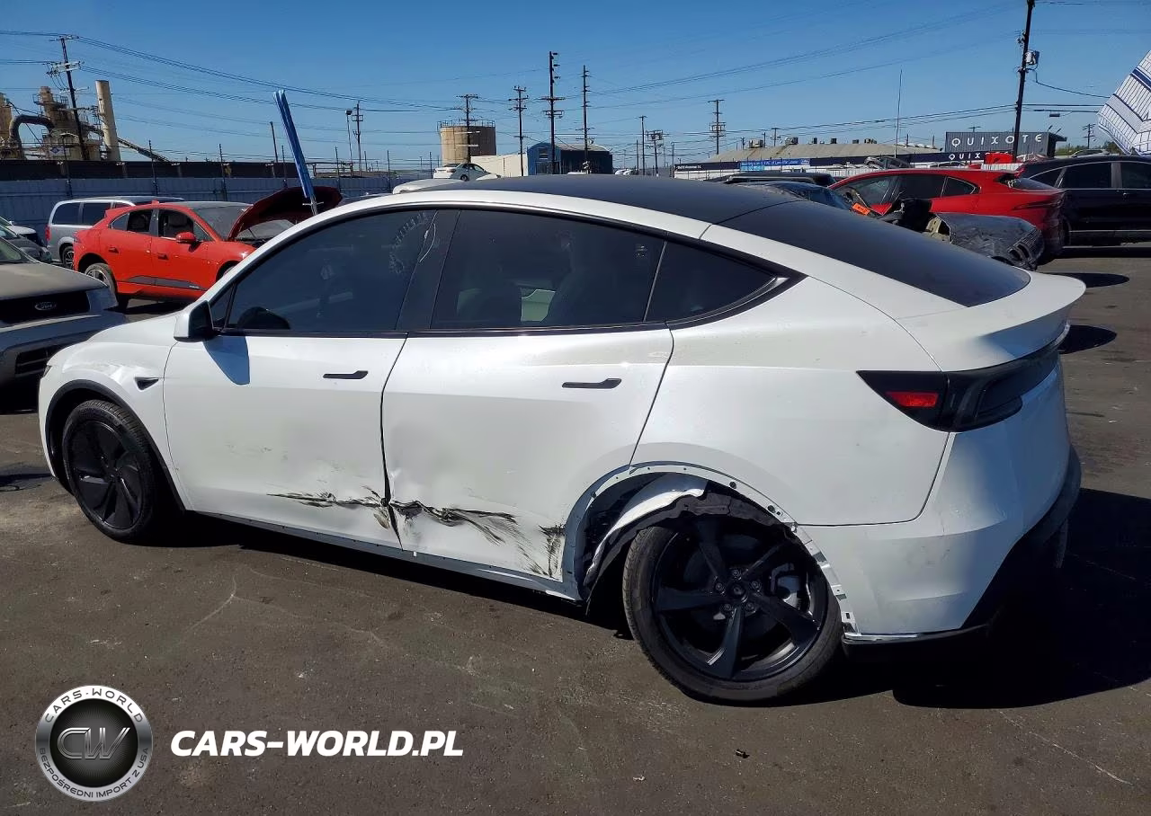 2026 Tesla Model Y VIN:7SAYGDED0TF638047 - 2