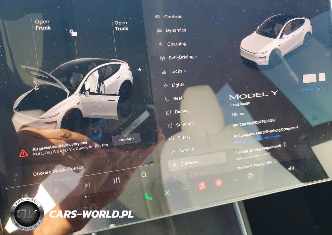 2026 Tesla Model Y VIN:7SAYGDED0TF638047 - 9