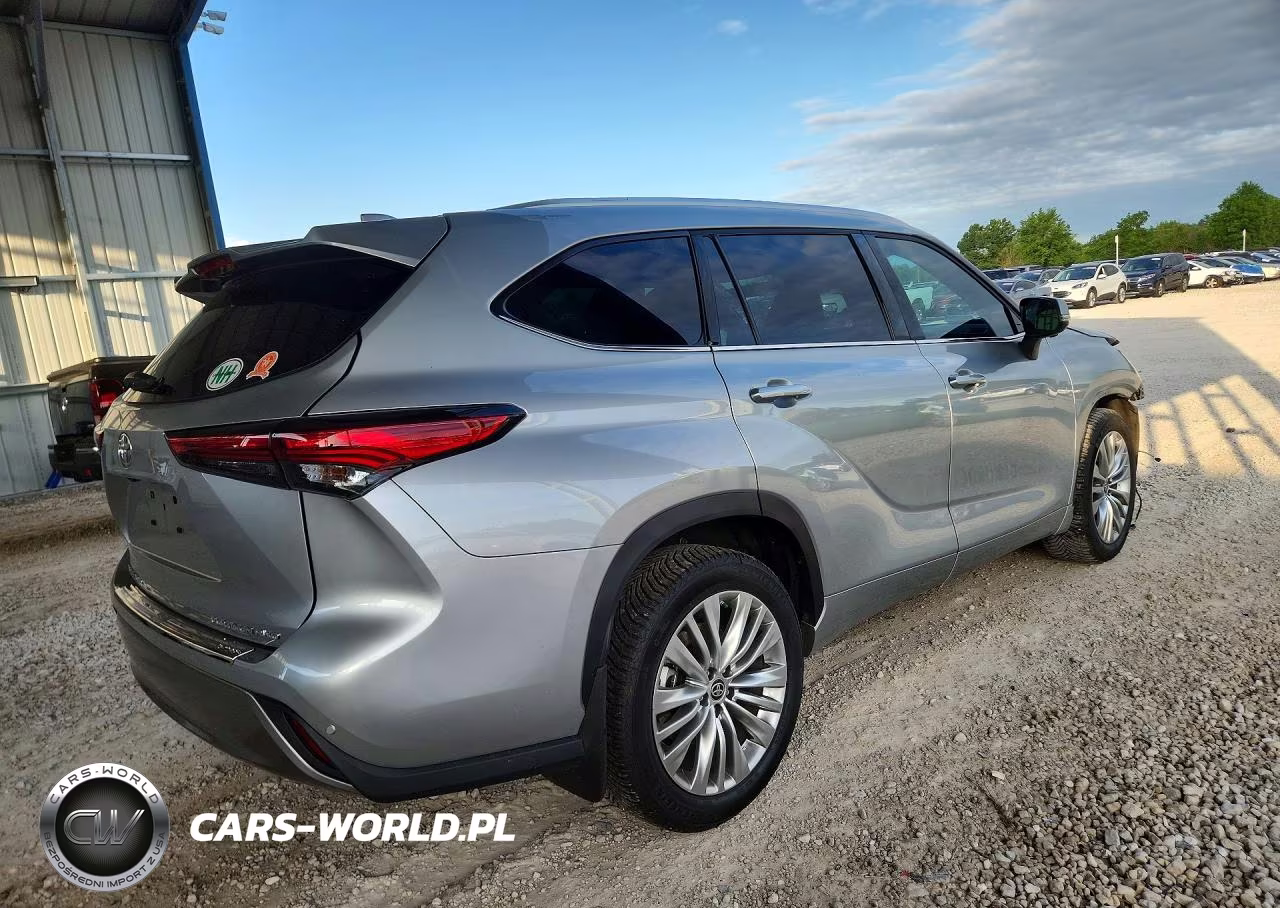 2023 Toyota Highlander Platinum VIN:5TDKDRBH5PS038061 - 3