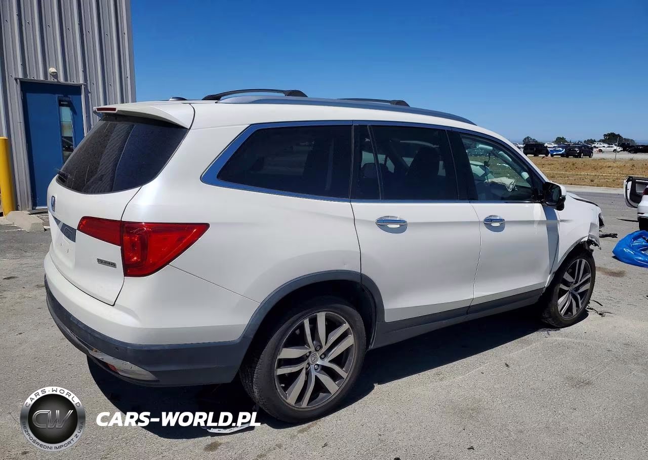 2017 Honda Pilot Touring VIN:5FNYF5H91HB013953 - 3