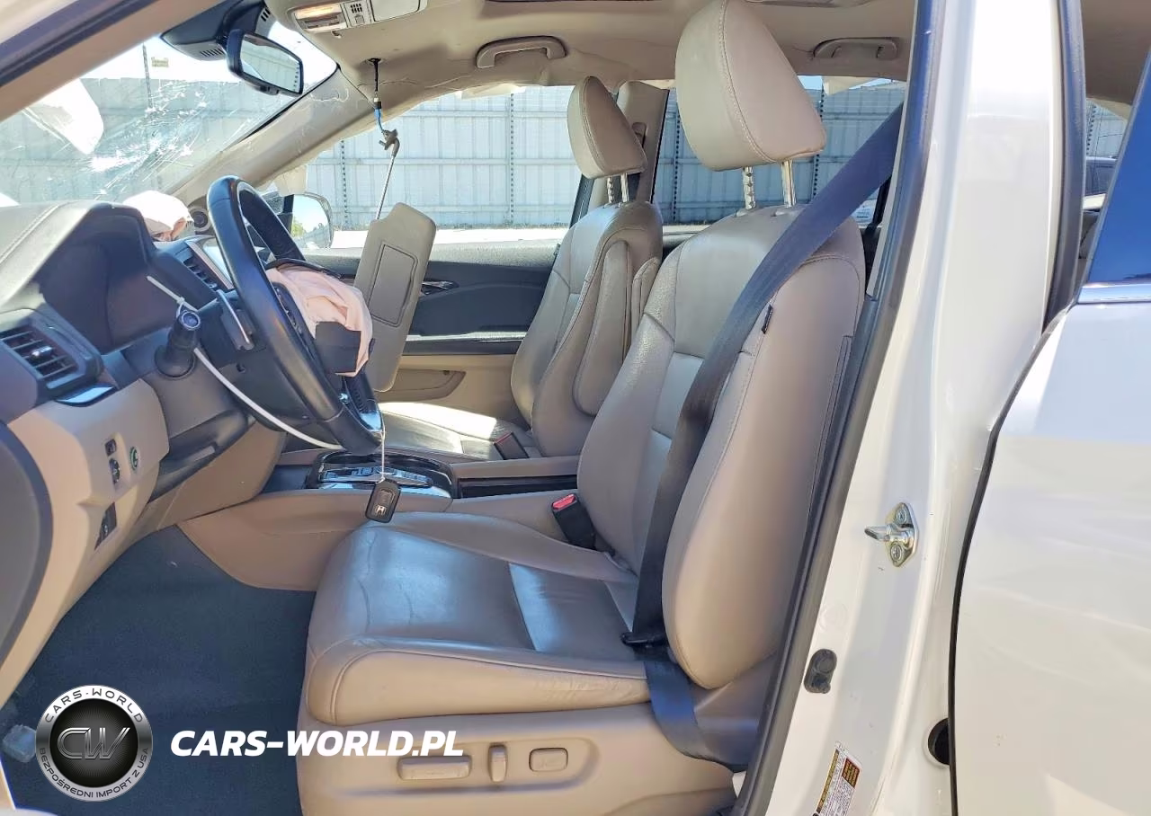 2017 Honda Pilot Touring VIN:5FNYF5H91HB013953 - 7