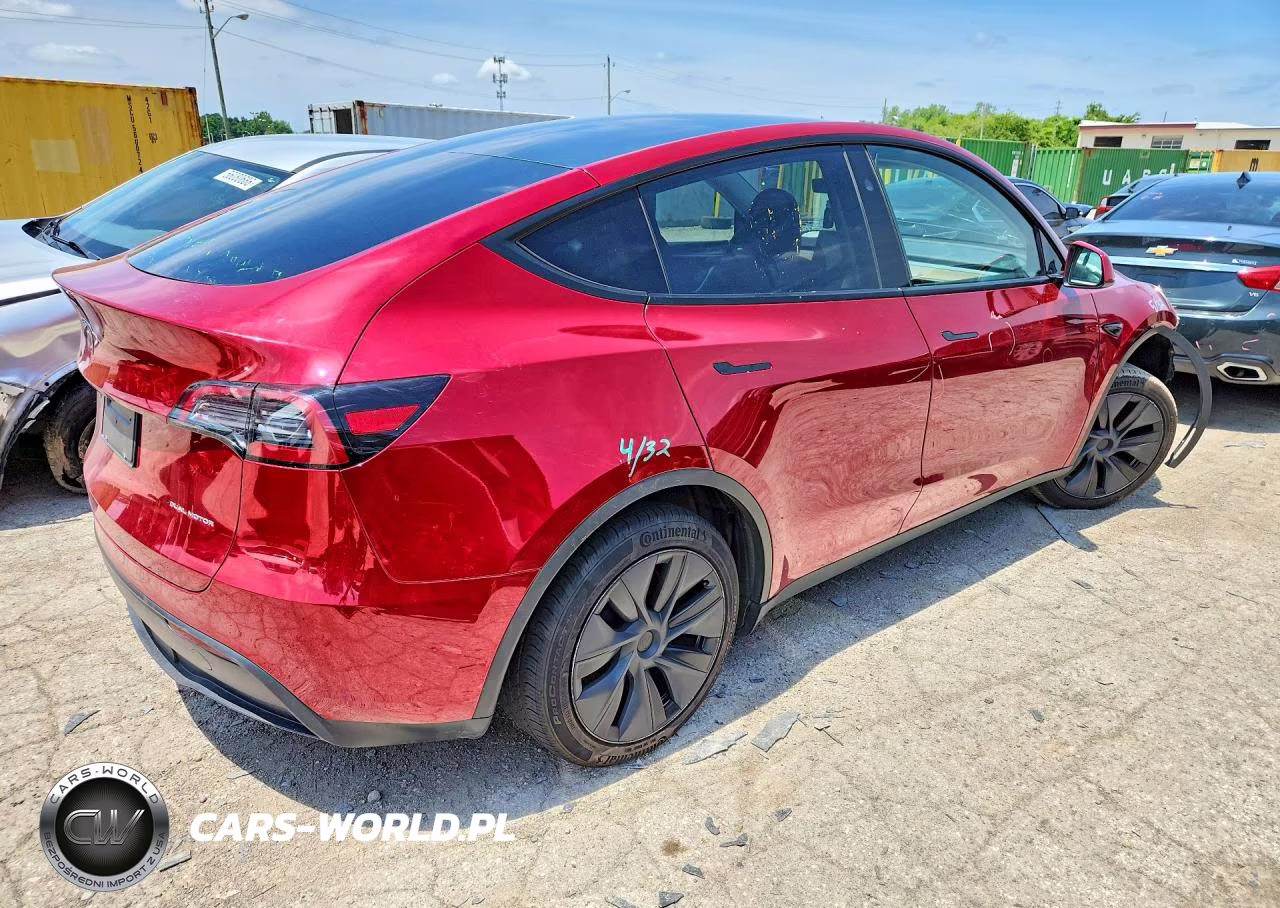 2024 Tesla Model Y VIN:7SAYGAEE1RF168028 - 3