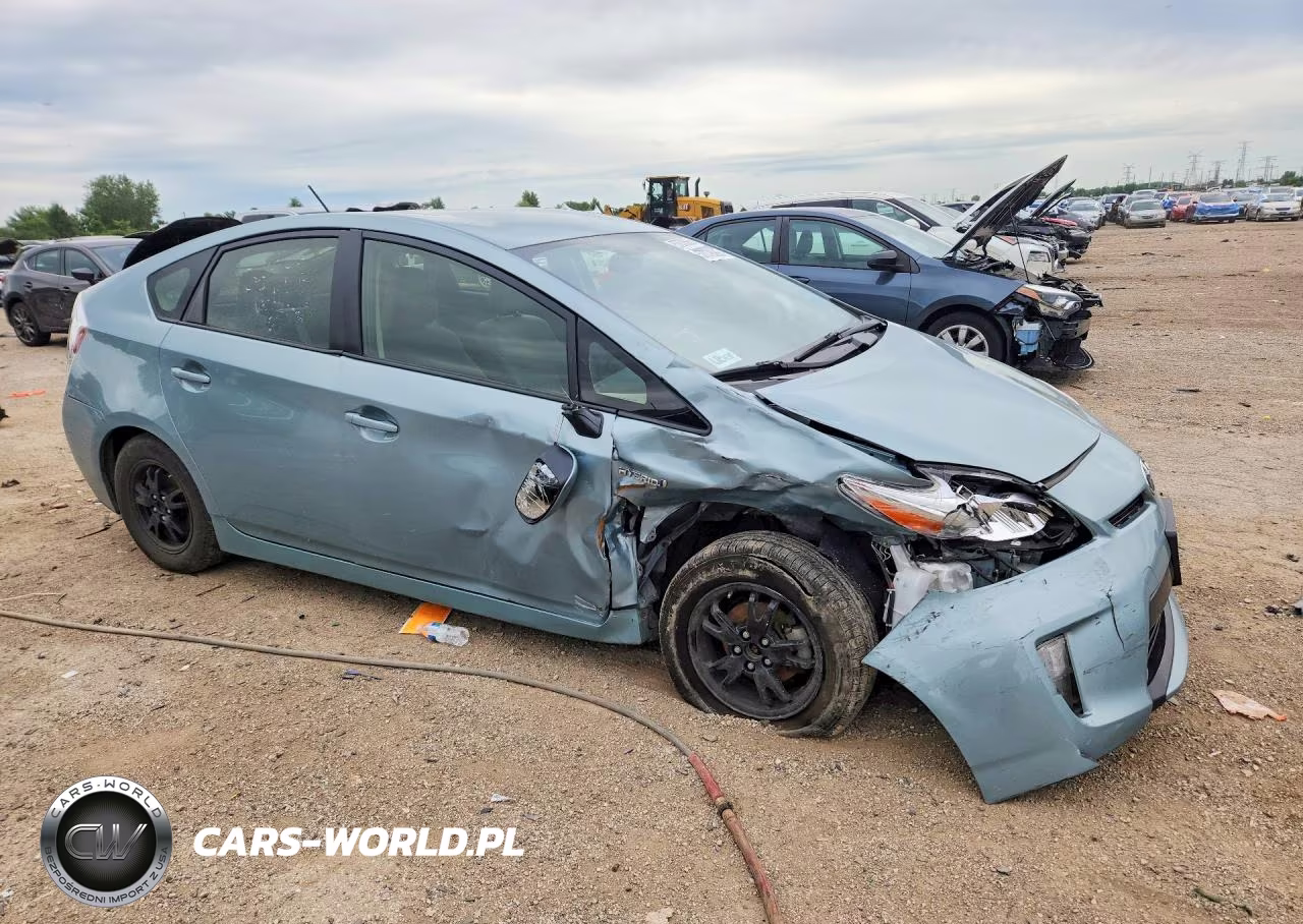 2014 Toyota Prius Two VIN:JTDKN3DU0E1761718 - 4