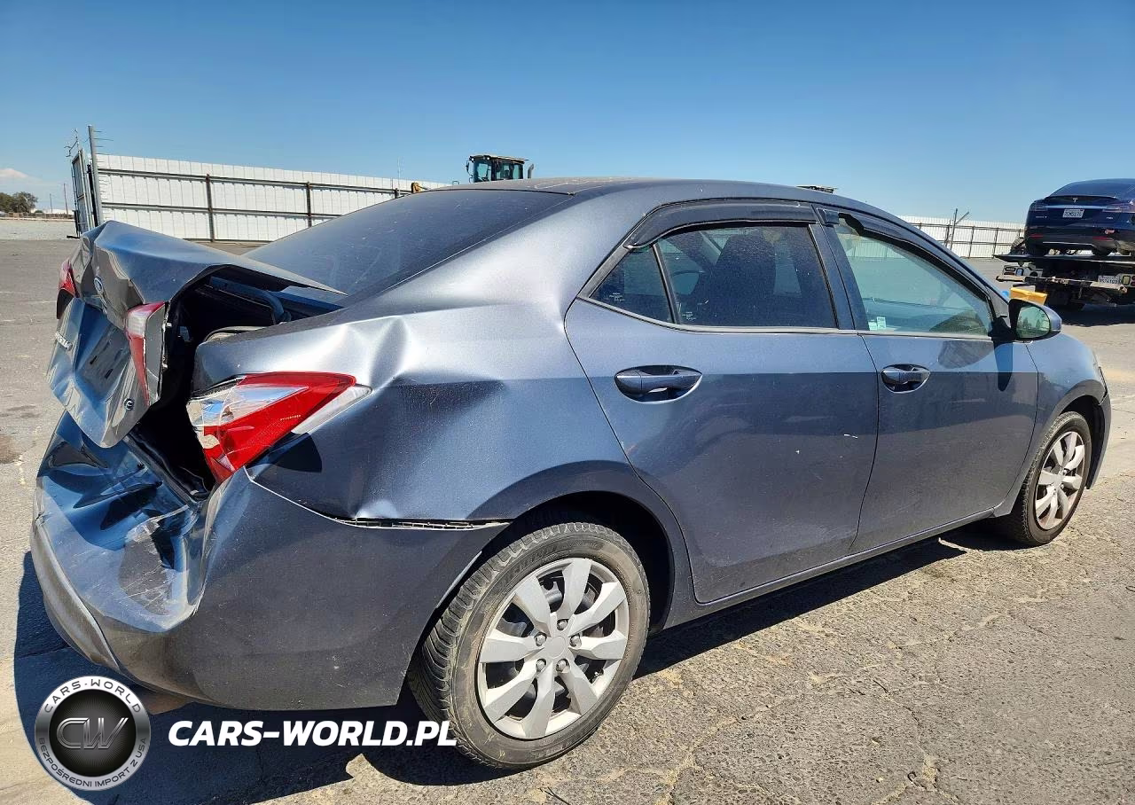 2016 Toyota Corolla Le VIN:5YFBURHE4GP422287 - 3