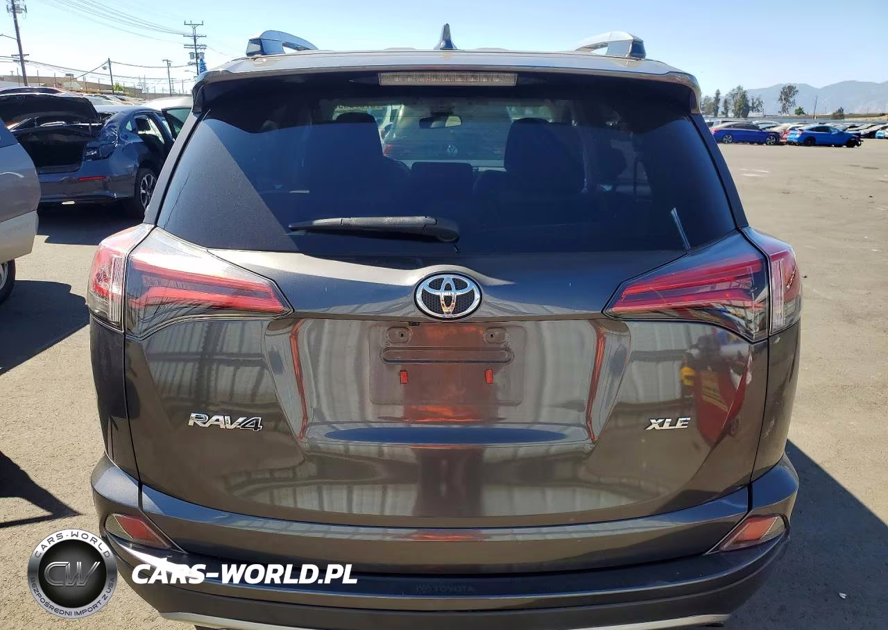 2018 Toyota Rav4 Xle VIN:2T3WFREV5JW476811 - 6