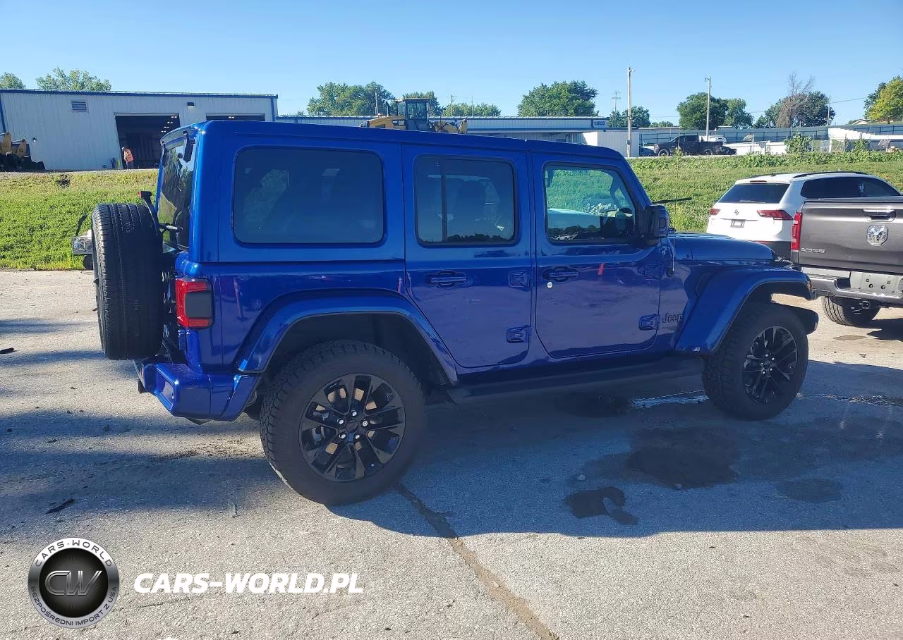 2020 Jeep Wrangler Unlimited Sahara VIN:1C4HJXEN2LW329538 - 3