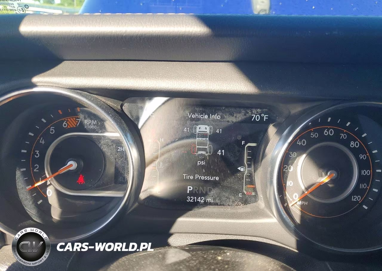 2020 Jeep Wrangler Unlimited Sahara VIN:1C4HJXEN2LW329538 - 9