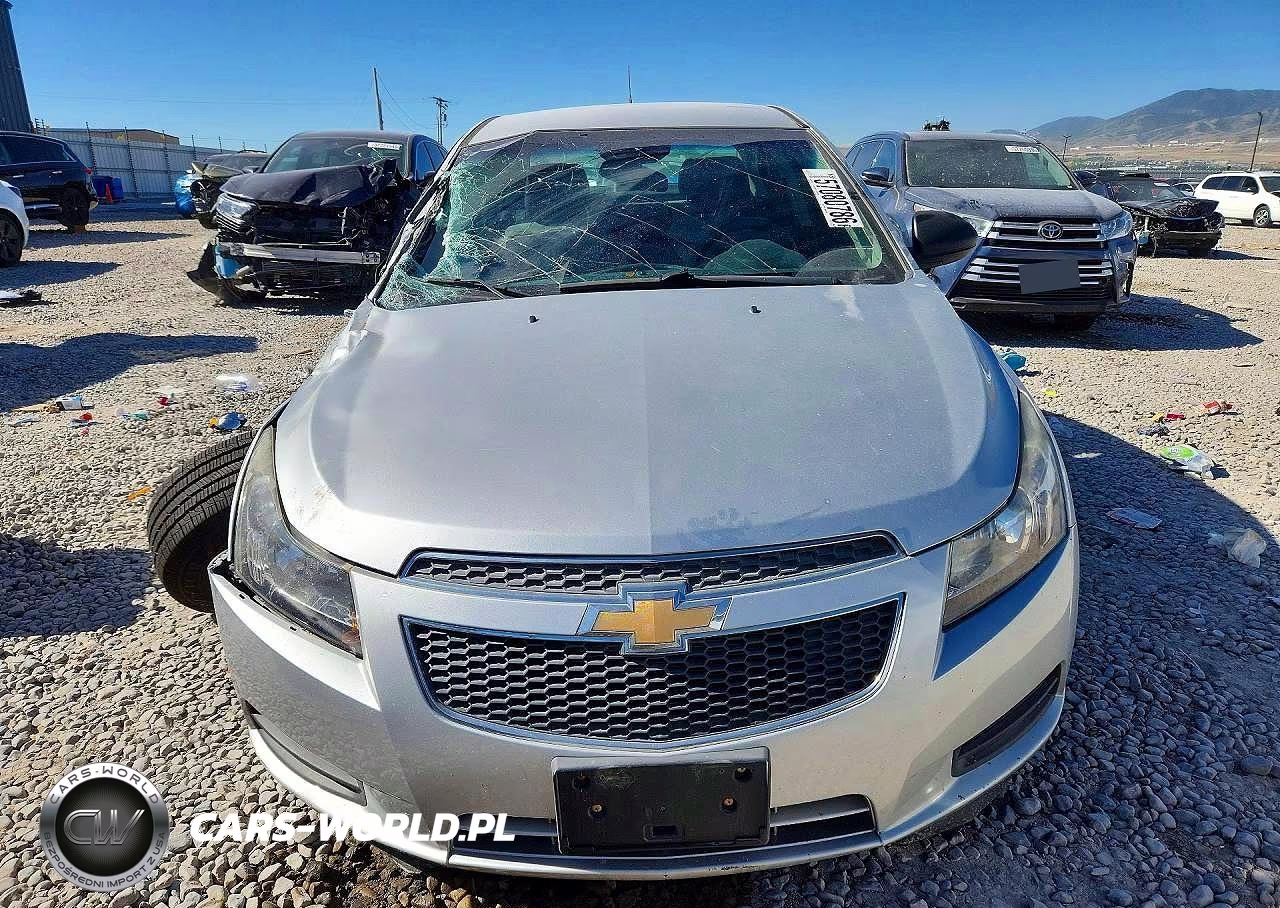 2014 Chevrolet Cruze Ls VIN:1G1PA5SH1E7170984 - 5