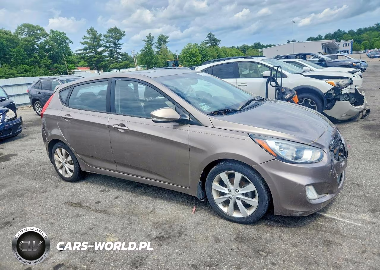 2013 Hyundai Accent Se VIN:KMHCU5AE1DU104077 - 4