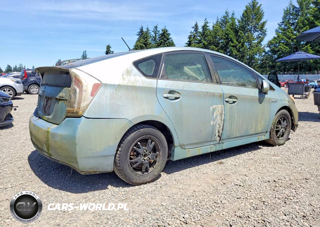 2013 Toyota Prius Two VIN:JTDKN3DUXD1637017 - 3