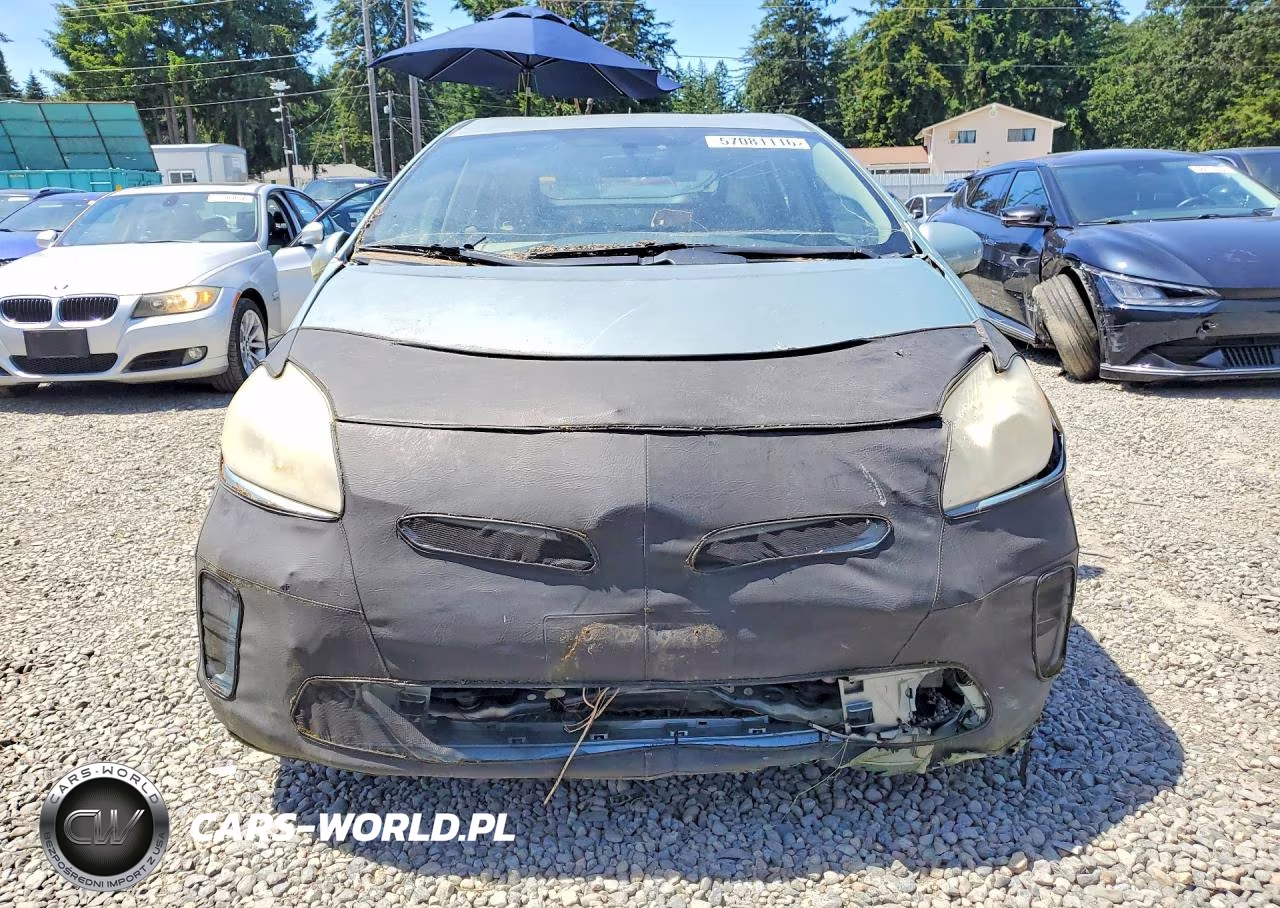 2013 Toyota Prius Two VIN:JTDKN3DUXD1637017 - 5
