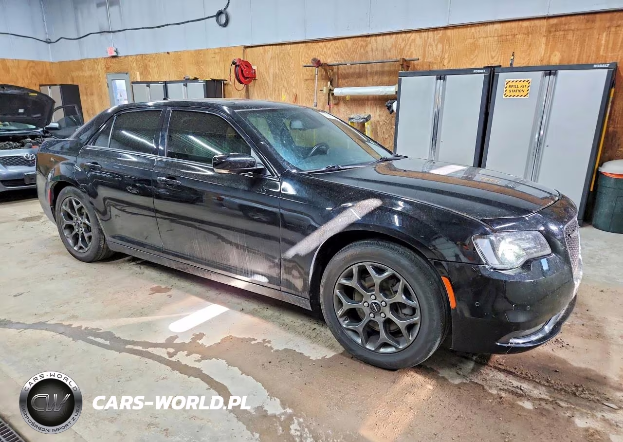 2017 Chrysler 300 S VIN:2C3CCAGG9HH637588 - 4
