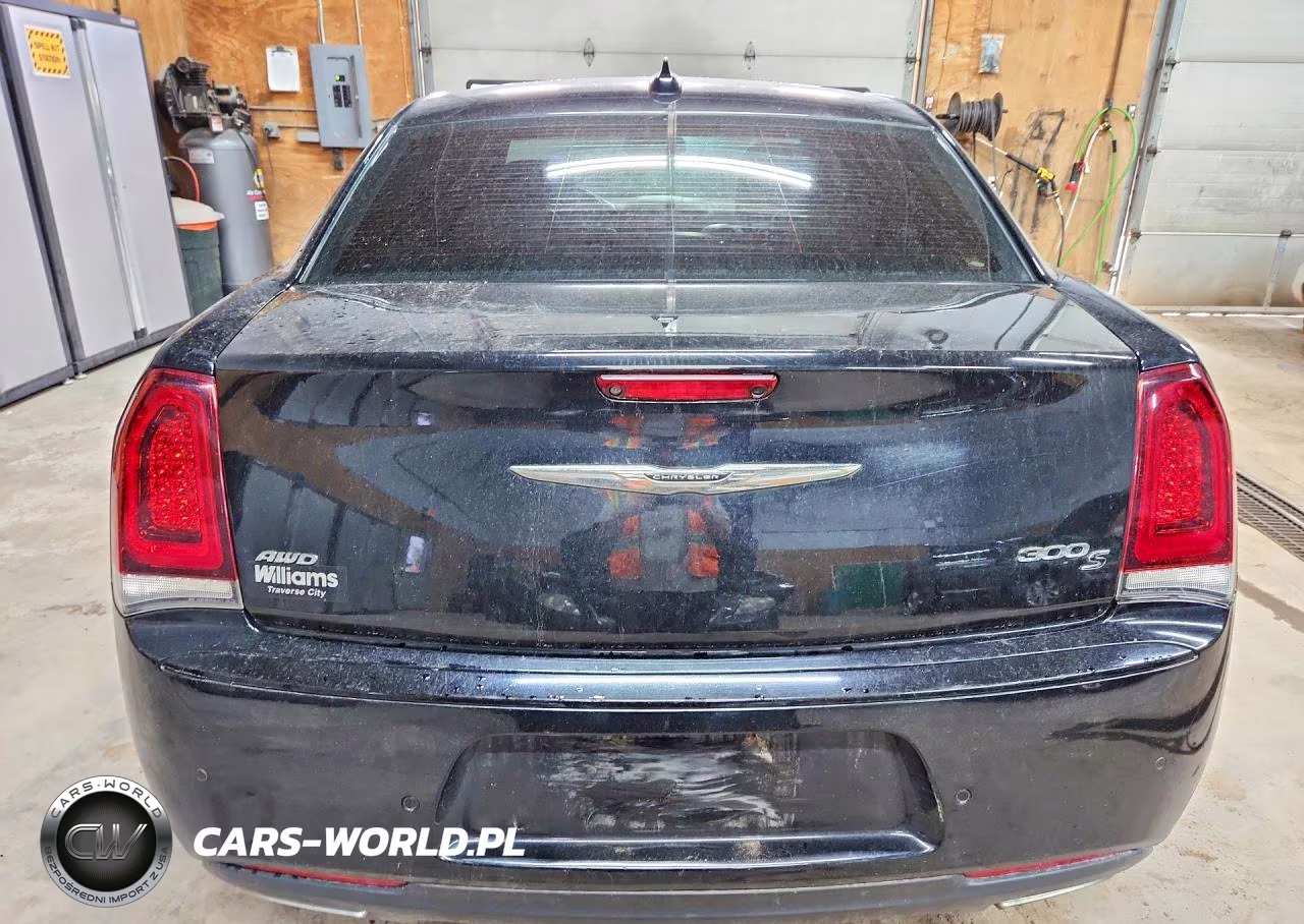 2017 Chrysler 300 S VIN:2C3CCAGG9HH637588 - 6