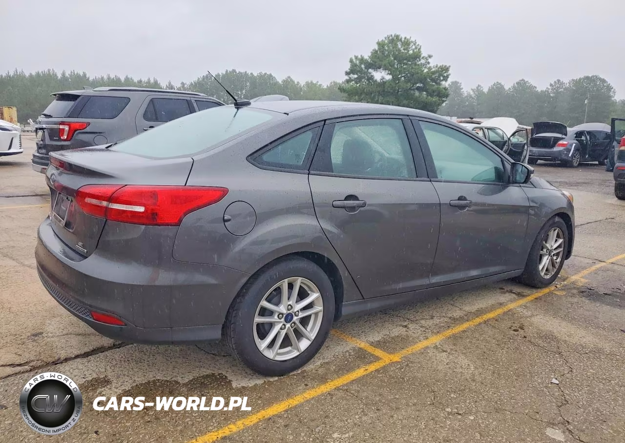 2016 Ford Focus Se VIN:1FADP3F23GL390193 - 3